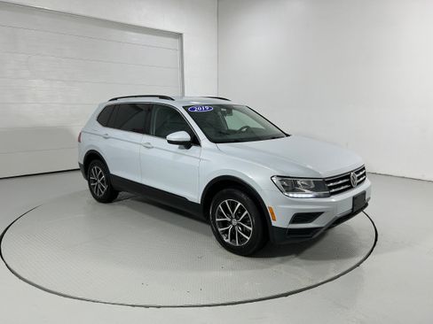 Used 2019 Volkswagen Tiguan SE image 2