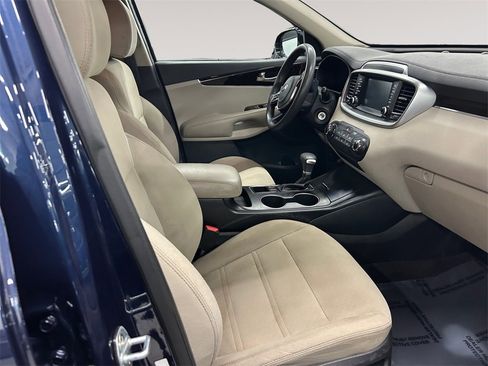 Used 2019 Kia Sorento LX image 15