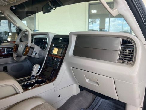 Used 2012 Lincoln Navigator 2WD image 23