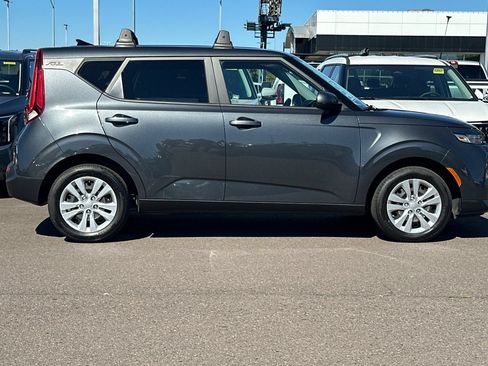 Used 2022 Kia Soul LX FWD image 3