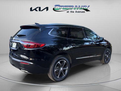Used 2020 Buick Enclave Essence w/ Sport Touring Edition image 4