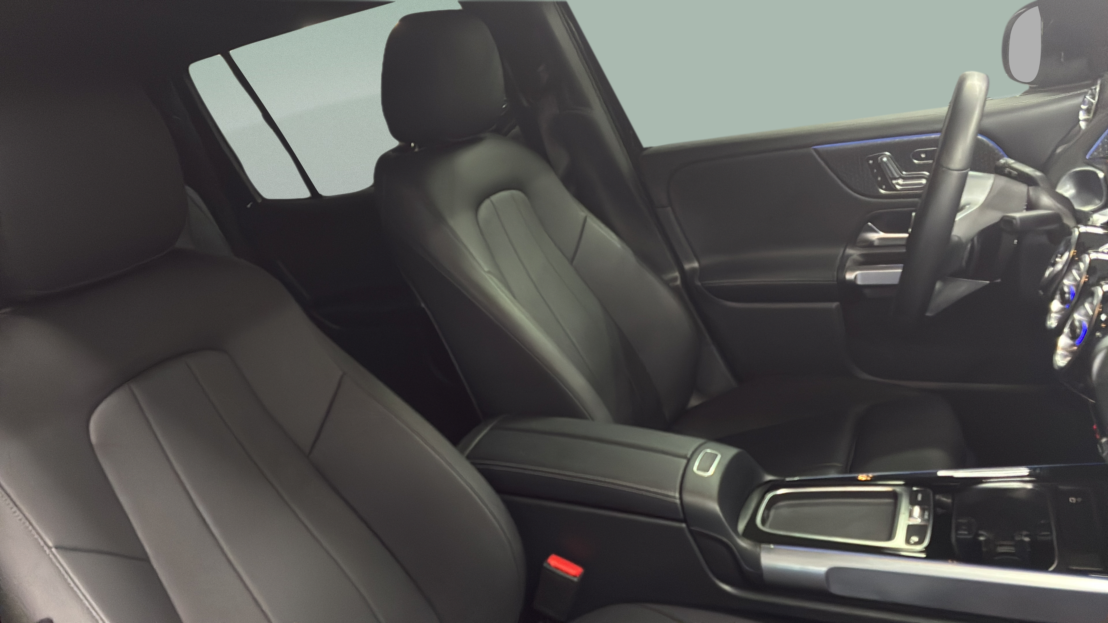 Certified 2024 Mercedes-Benz GLB 250 image 27