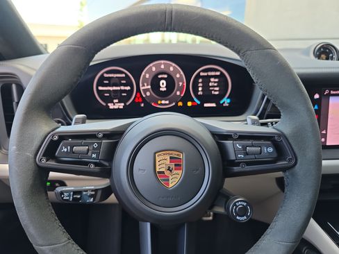 Certified 2025 Porsche Cayenne GTS AWD/4WD image 18