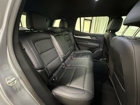 Used 2025 GMC Terrain Elevation w/ Elevation Premium Package AWD/4WD image 18