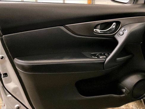 Used 2014 Nissan Rogue S image 23