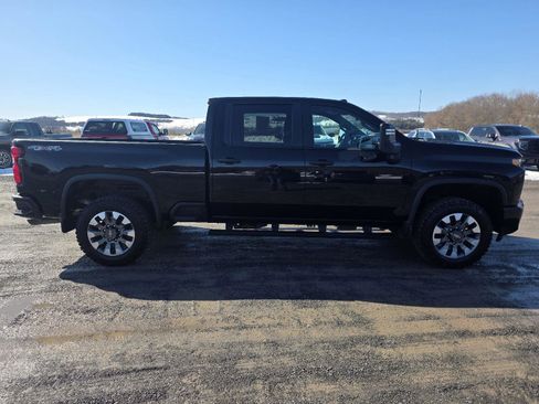 Used 2021 Chevrolet Silverado 2500 Custom w/ Custom Value Package image 13