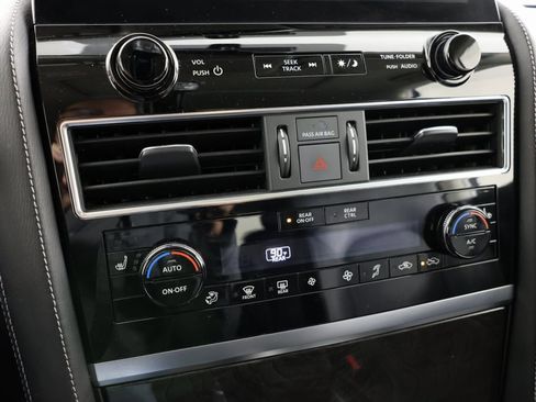 Used 2024 INFINITI QX80 Luxe image 31