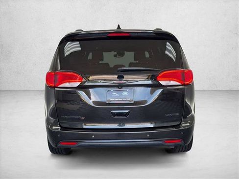 Used 2020 Chrysler Pacifica Limited w/ Quick Order Package 27H Red S FWD image 7