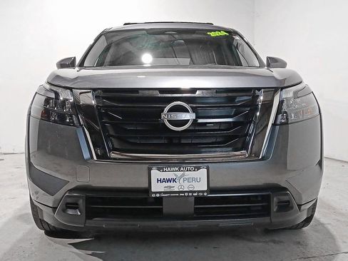 Used 2024 Nissan Pathfinder SV image 2