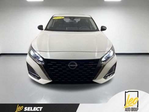 Used 2024 Nissan Altima 2.5 SR w/ SR Premium Package FWD image 10