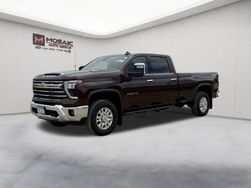 Used 2024 Chevrolet Silverado 3500 LTZ w/ LTZ Convenience Package AWD/4WD image 4