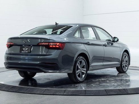 Used 2024 Volkswagen Jetta SE image 10