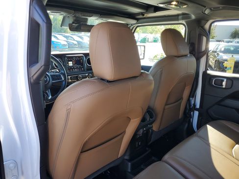 Used 2021 Jeep Wrangler Unlimited Sahara w/ Safety Group image 17