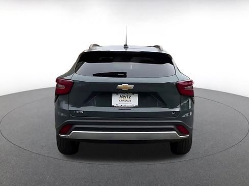 Used 2025 Chevrolet Trax LT image 6