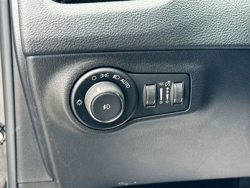 Used 2018 Jeep Compass Latitude AWD/4WD image 10