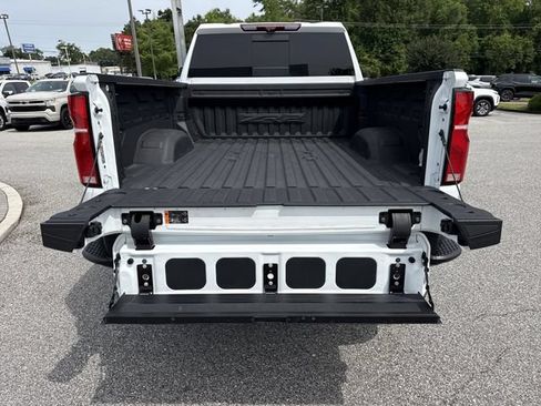 Used 2024 Chevrolet Silverado 2500 ZR2 w/ Technology Package AWD/4WD image 37