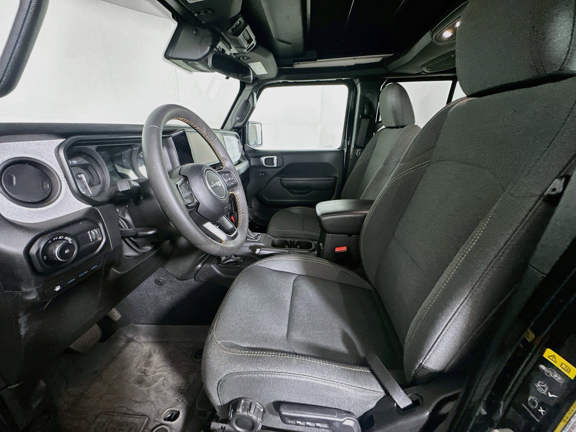 Used 2024 Jeep Wrangler Unlimited AWD/4WD image 13