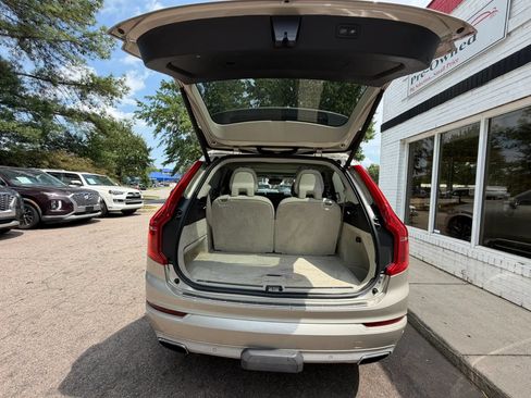 Used 2016 Volvo XC90 T6 Momentum w/ Momentum Plus Package AWD/4WD image 16