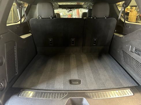 Used 2021 Chevrolet Suburban Z71 w/ Luxury Package AWD/4WD image 17