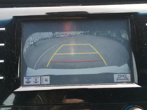 Used 2018 Toyota Camry XLE FWD image 10