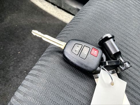 Used 2015 Toyota RAV4 XLE FWD image 14