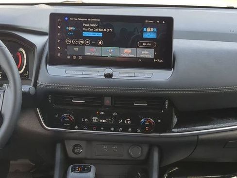 Certified 2025 Nissan Rogue SL w/ Tech Package FWD image 18