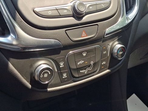 Used 2020 Chevrolet Equinox LT FWD image 16