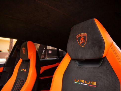 Used 2022 Lamborghini Urus image 17