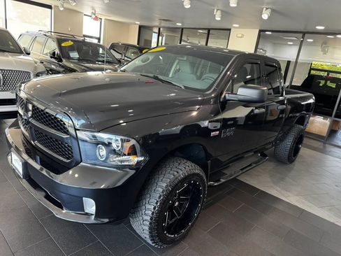 Used 2017 RAM 1500 Express AWD/4WD image 2