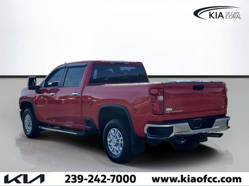 Used 2022 Chevrolet Silverado 2500 LT w/ Convenience Package AWD/4WD image 4