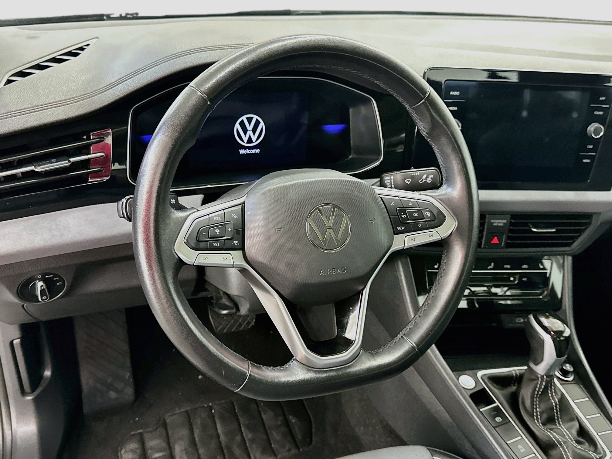Used 2025 Volkswagen Jetta SE FWD image 18