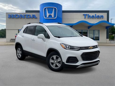 Used 2020 Chevrolet Trax LT w/ Driver Confidence Package FWD image 1