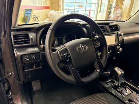 Used 2019 Toyota 4Runner TRD Off-Road AWD/4WD image 8