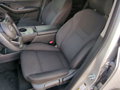 Used 2024 Nissan Rogue S FWD image 55