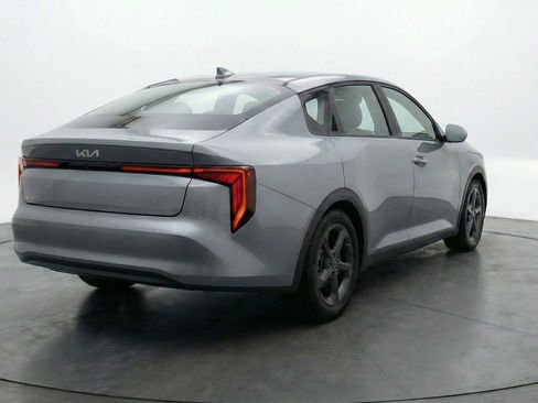 Used 2025 Kia K4 LXS image 9