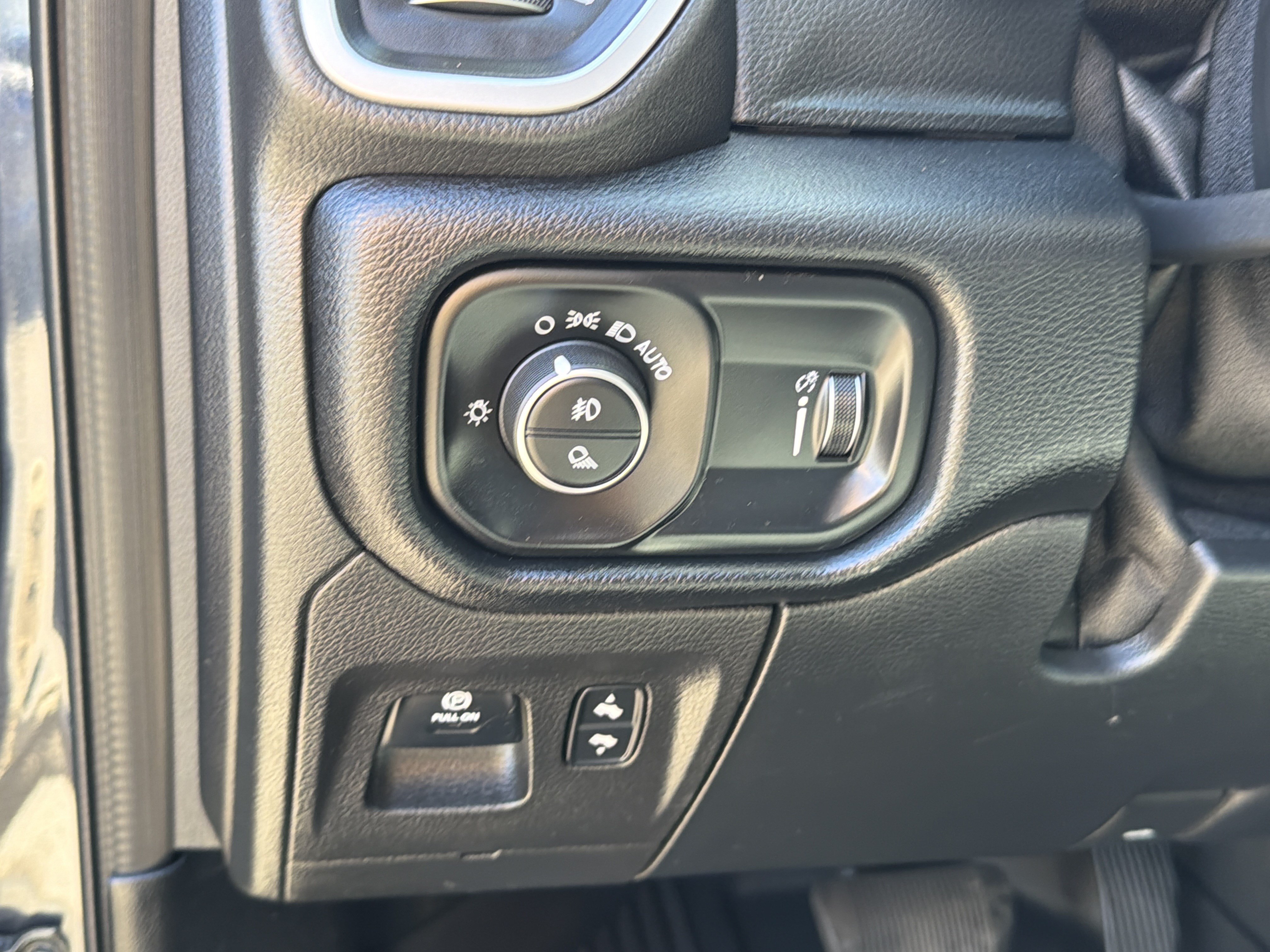 Used 2020 RAM 1500 Big Horn AWD/4WD image 16