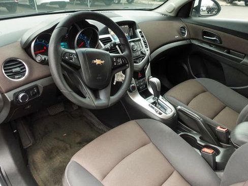 Used 2015 Chevrolet Cruze LT w/ Technology Package image 11