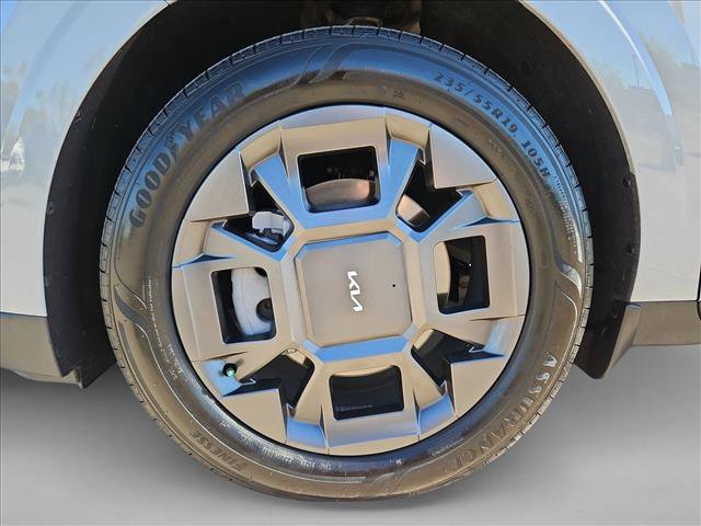 Used 2026 Kia Carnival EX FWD image 24