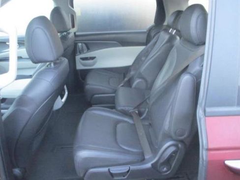 Certified 2024 Kia Carnival LX image 14