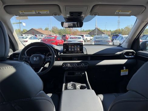 New 2025 Honda Pilot Touring image 32