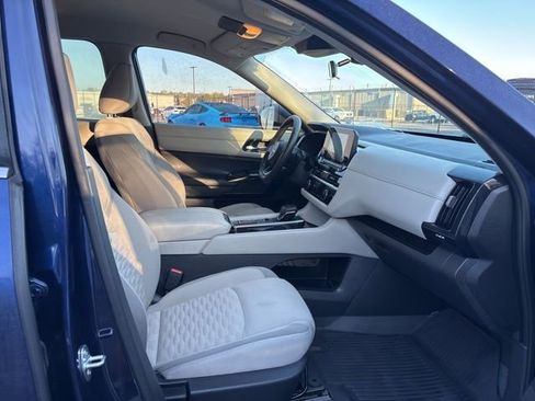 Used 2022 Nissan Pathfinder SV w/ SV Black Package image 8