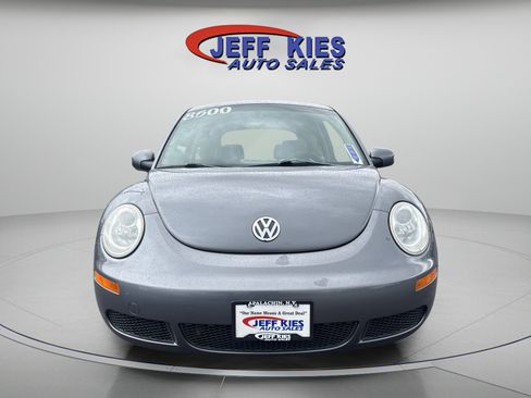 Used 2006 Volkswagen Beetle Coupe w/ Package 1 FWD image 2