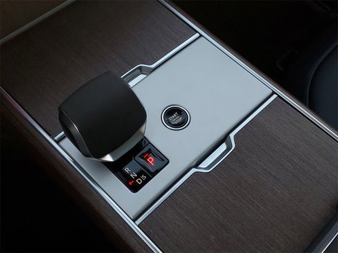 New 2025 Land Rover Range Rover SE image 24