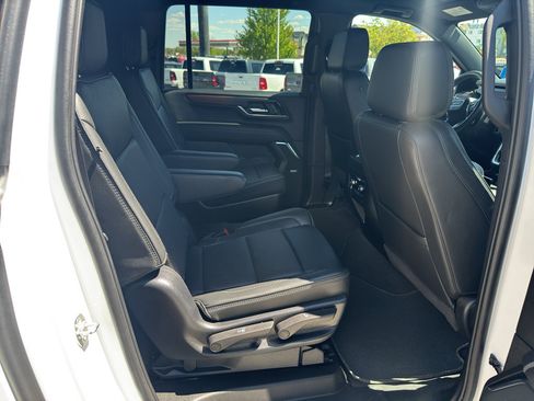 Used 2025 GMC Yukon XL Denali AWD/4WD image 12