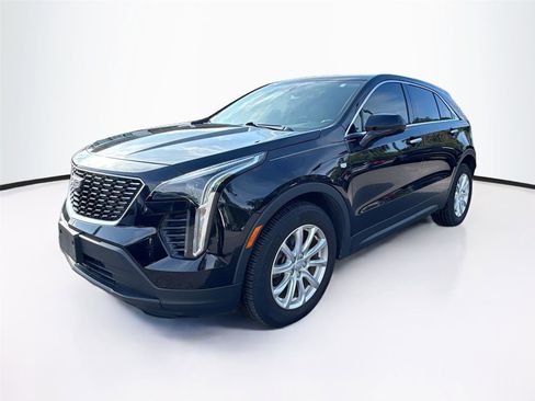 Used 2019 Cadillac XT4 Luxury w/ Cold Weather Package image 3