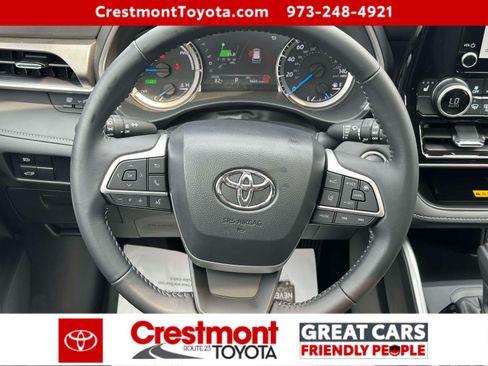 Used 2026 Toyota Highlander XLE AWD/4WD image 13