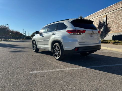 Used 2017 Toyota Highlander SE image 5