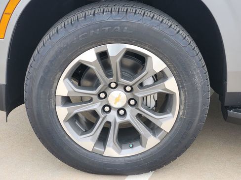 New 2026 Chevrolet Suburban LS image 8