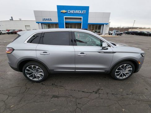 Used 2022 Lincoln Nautilus Reserve image 6