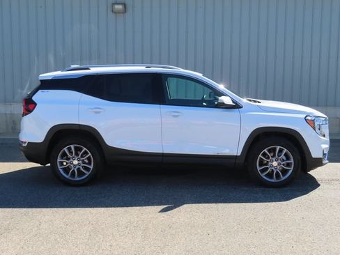 Used 2024 GMC Terrain SLT AWD/4WD image 2